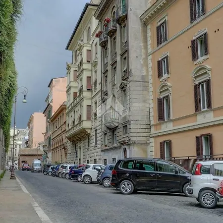 Domus Gallery Monti Apartment *
